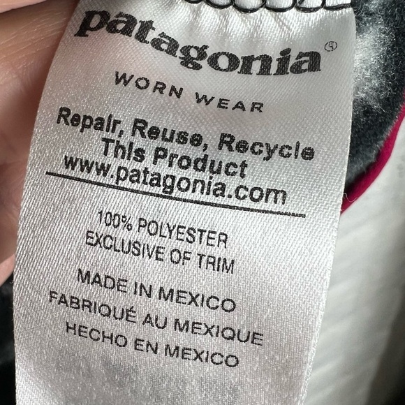 PATAGONIA Synchilla Black and White Fish print Hot Pink Trim Size Medium - Picture 8 of 10